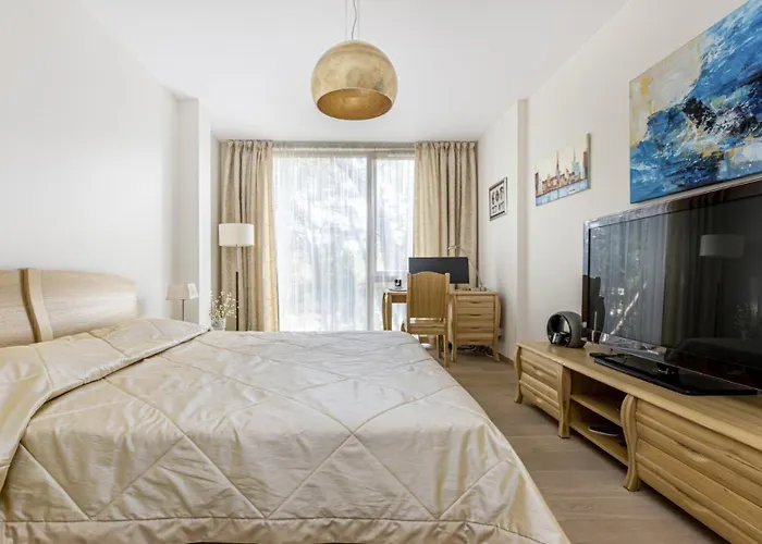 Birute Sunlight 2 Bedrooms דירה פלאנגה